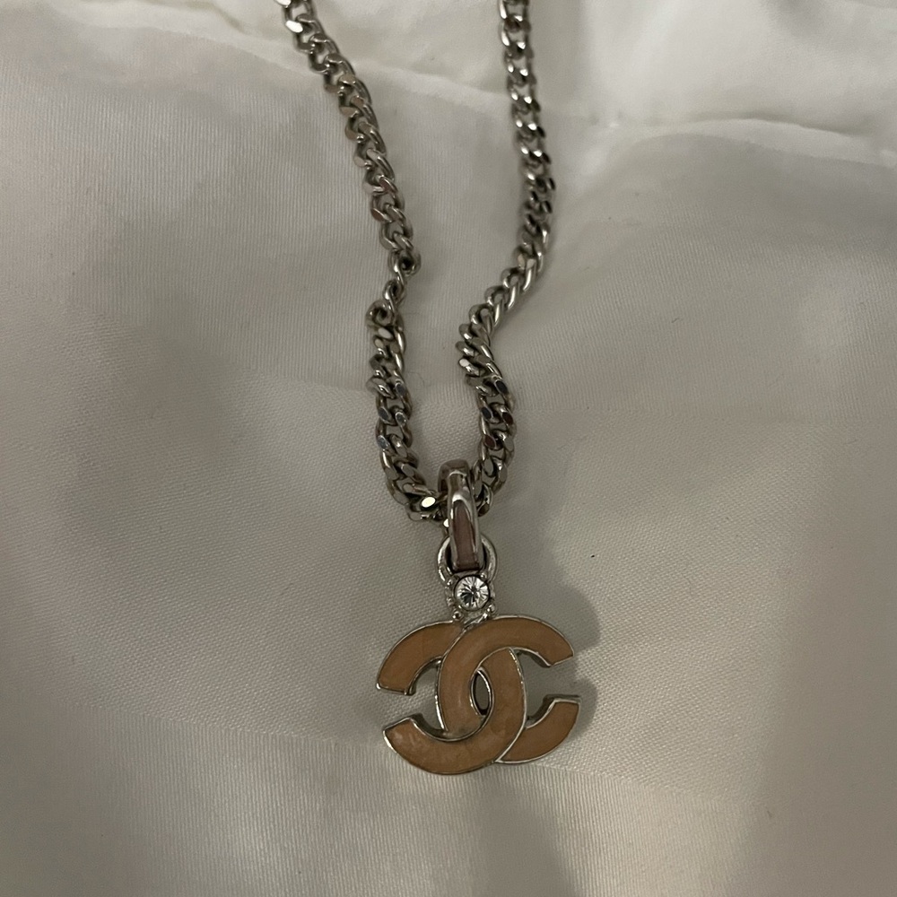 Chanel - Picture 4 of 6